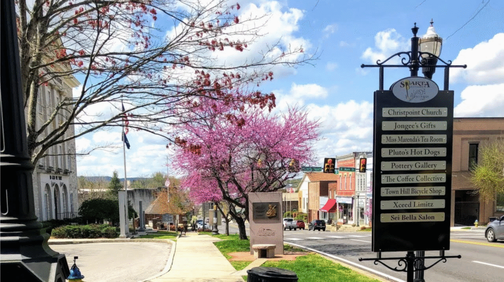 A picture of Downtown Sparta, TN in the spring.